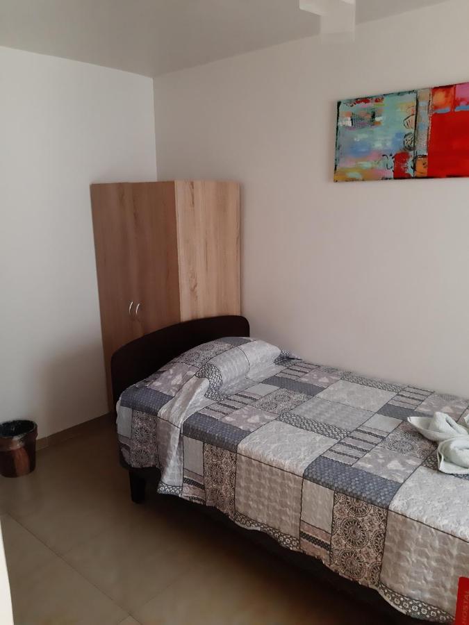 Hostal D' Silvia อารีกา ภายนอก รูปภาพ